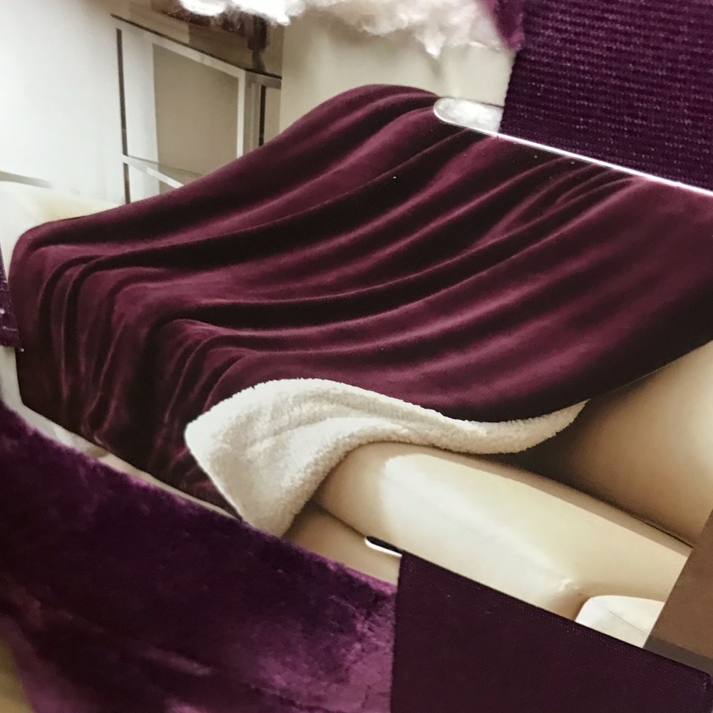 Plush reversing to microsherpa blankets